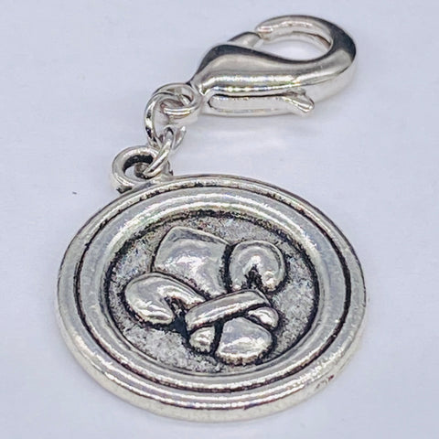 Fleur-De-Lis Round Clip-On Charm